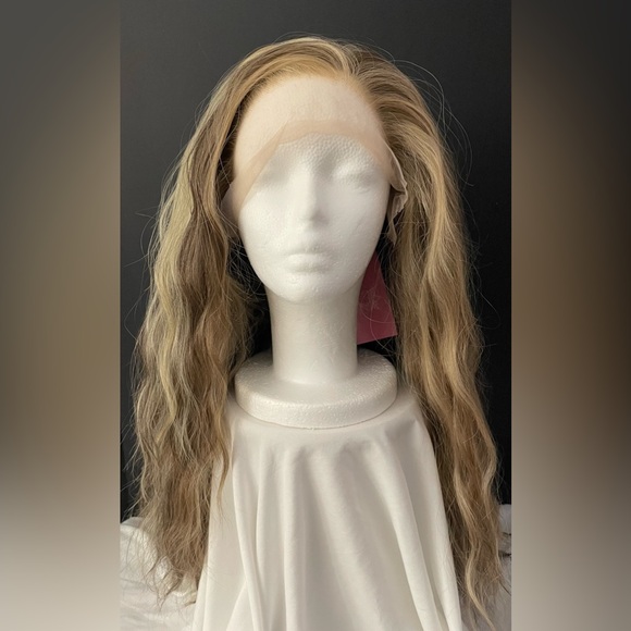 Chelsey Smith Crowns Lace Front Synthetic Wig Cassidy Luxe 2.0 Petite Cap CSC - Picture 2 of 16